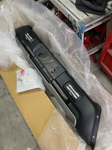 TRD ハイエース　4型以降　フロントスポイラー　美品