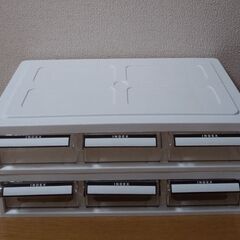 小物収納（引き出し）化粧品、文房具、お薬類など　棚