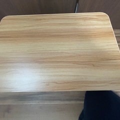 折りたたみテーブルの画像
