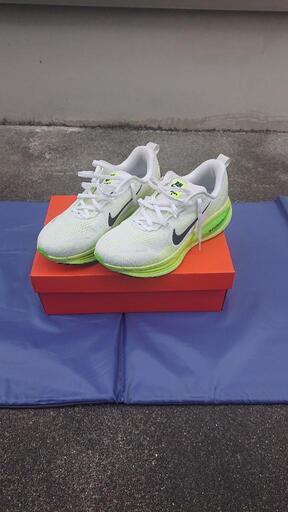 ナイキ ボメロ 18 28.0㎝