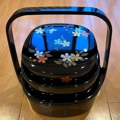 森英恵シツクシツキ　お重３段お祝いの画像