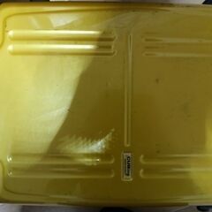 小さめのスーツケースの画像