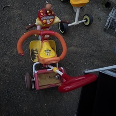 アンパンマン三輪車の画像