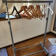 洋服かけ差し上げます