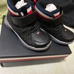TOMMY HILFIGER ベビーシューズ 未使用　トレイルス...