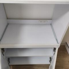 キッチン収納　カップボードの画像