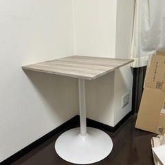 テーブル