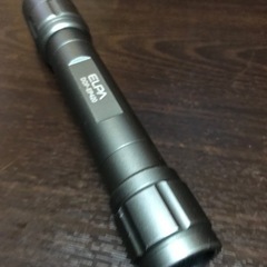 受け付け再開サングラスと懐中電灯の画像