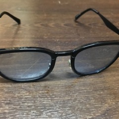 受け付け再開サングラスと懐中電灯の画像