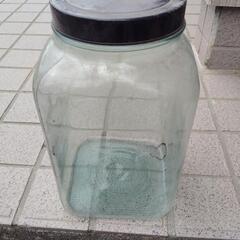 レトロガラス製お菓子入れの画像
