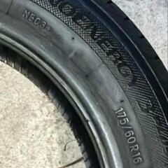 🌞175/60R16⭐工賃込み！アクア、ラクティス、トレジア、イグニス、クロスビー等に！バリ山！美品！TOYO製サマータイヤ入荷しました🌞の画像