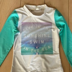 水遊び時期　OLD NAVY ラッシュガードの画像