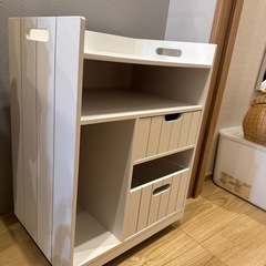 カート付き棚の画像