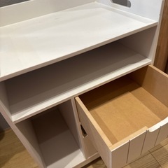 カート付き棚の画像