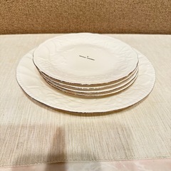 【商談決まりました】　　　バレンチノ　白いお皿5枚の画像