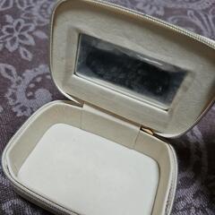 未使用  ミラー付小物入れの画像