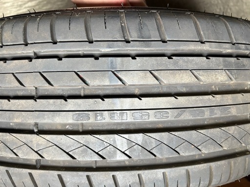 提載終了【24年製早い者勝ち！】215/35R19 イボありホイール付き