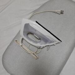 スチームつきアイロンとアイロン台