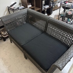 【無料】ラタン風 2人掛けソファ（クッション付き）お譲りします！の画像