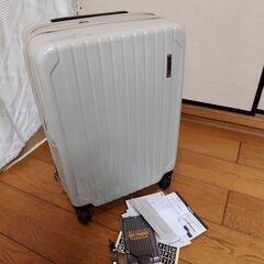 小型軽量 スーツケース　キャリーケース（ABS樹脂ボディ）　旅行...