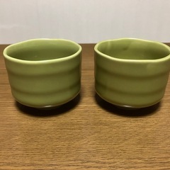緑の小鉢　2つ