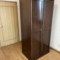 大塚家具の縦長のタンス