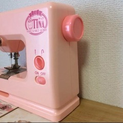 タカラトミー　ティナ　おもちゃのミシンの画像