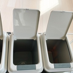 未使用。クリナップ キッチン ゴミ箱の画像