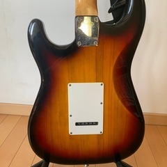 ヴィンテージ　ストラトキャスタータイプ　エレキギター　ストラップ　スタンド付きの画像