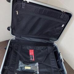 スーツケース　ブラック　良品　ベルト付きの画像