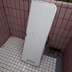 【無料・早い者勝ち・引取り限定】ー折りたたみピクニックテーブル（イス2脚内包式）