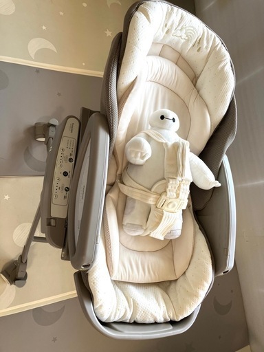 アップリカ　ゆらリズム（オート）テーブルと説明書付き（ハイローチェア）