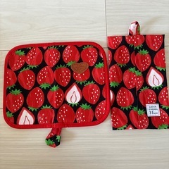 ハンドメイドいちご🍓柄通帳＆保険証カードケース＆テッシュカバーの画像