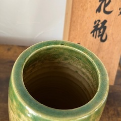 和風のお部屋や、玄関にも、おしゃれに！信楽焼の花瓶の画像