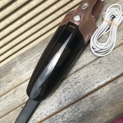 ハンディータイプ掃除機　車内などに