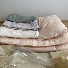 布団一式(シーツ3枚、枕付き
)