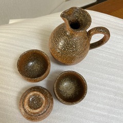 徳利とおちょこ3個の画像