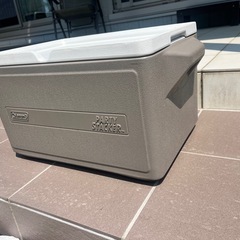 コールマン　クーラーボックス　31L　パーティースタッカー　キャンプなどにの画像