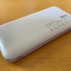モバイルバッテリー、ケース付きです。 別途USBケーブルを繋いでスマホやタブレットなどへ充電、給電可能です。 使用頻度少な目でした。の画像