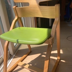 up right chair アップライトチェア
の画像