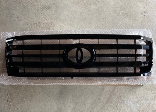 ほぼ新品！ランクル100後期グリル