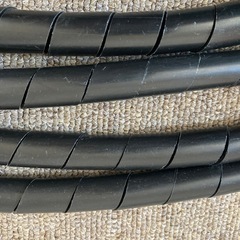 コードをまとめる蛇腹ホース４本セットの画像