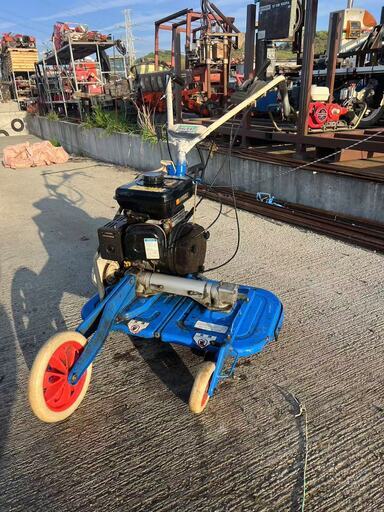 【福岡県みやま市】ヤマモト製作所 CP-300J 自走式 エンジンチッパー裁断機 福岡県みやま市】ヤマモト製作所 CP-300J 自走式 エンジン