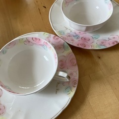 食器一式の画像