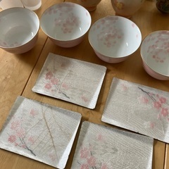 食器一式の画像