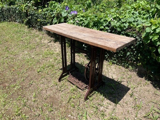 アンティークミシン台リメイクテーブル