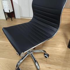 デスクチェア　黒　シンプル