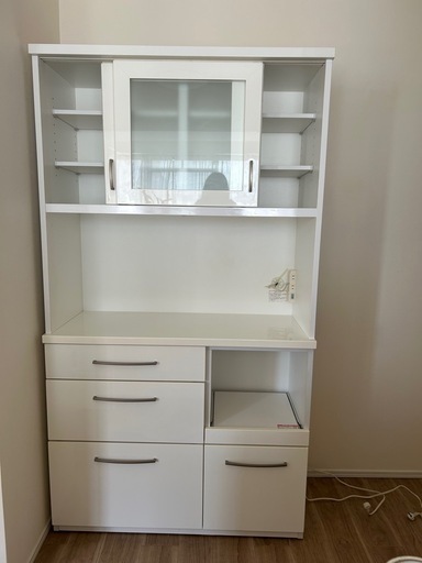 ニトリの食器棚美品お譲りします。