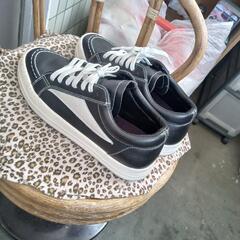◆◆新品に近いスニーカー👟◆◆本日29日過ぎたので…の画像
