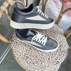 ◆◆新品に近いスニーカー👟◆◆本日29日過ぎたので…の画像